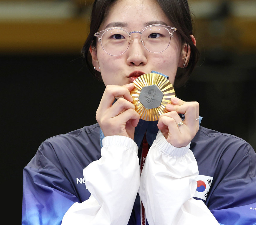 Yang Ji in